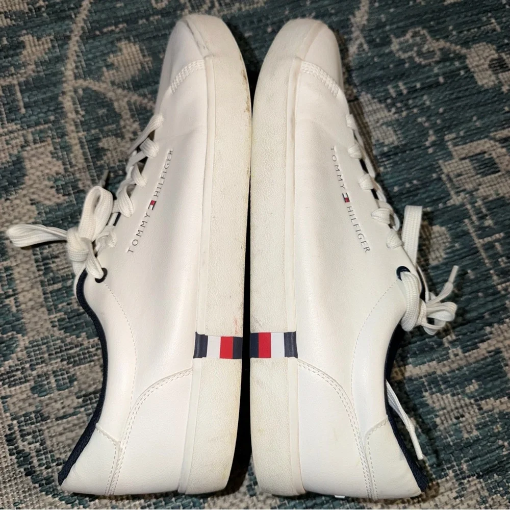 •Tommy Hilfiger• Classic Sneakers - Picture 4 of 8